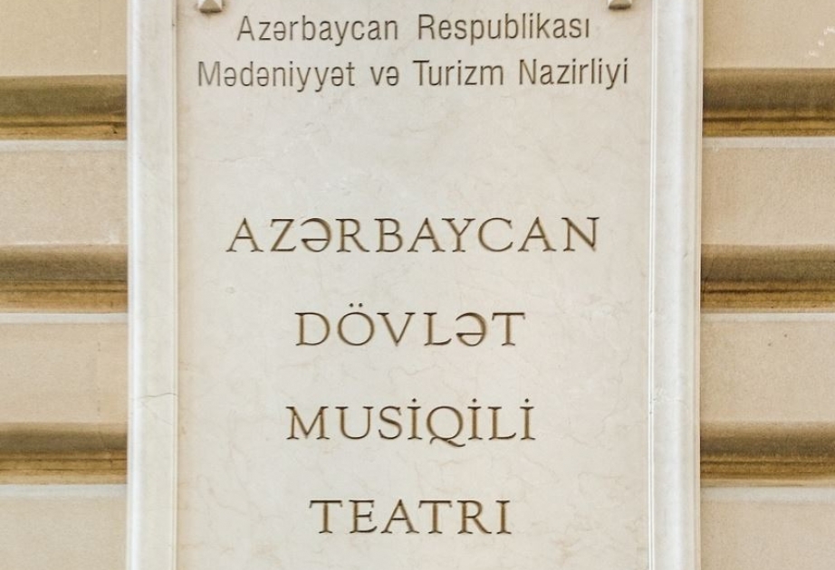 Musiqili Teatrın kollektivi Təbrizdən qayıdıb
