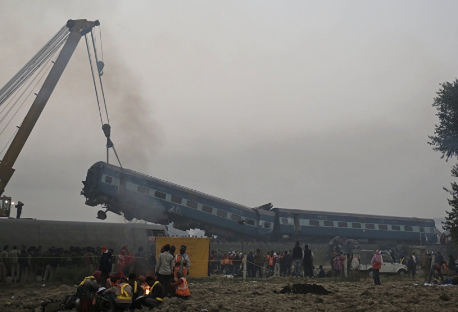 32 dead as train derails in India