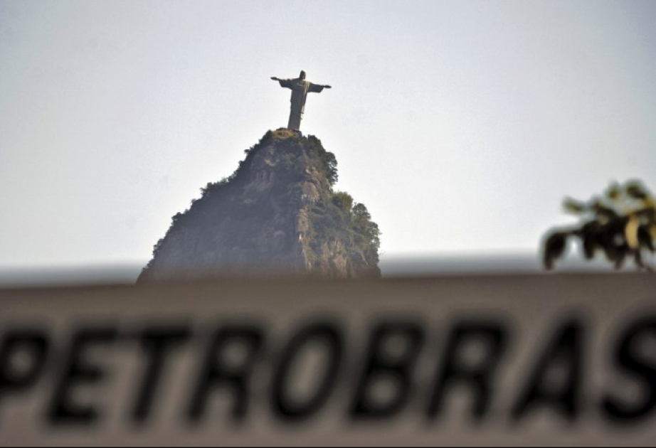 “Petrobras” iki neft yatağını satışa çıxarır