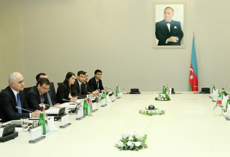 أذربيجان تبحث مع إيران التعاون المالي المصرفي