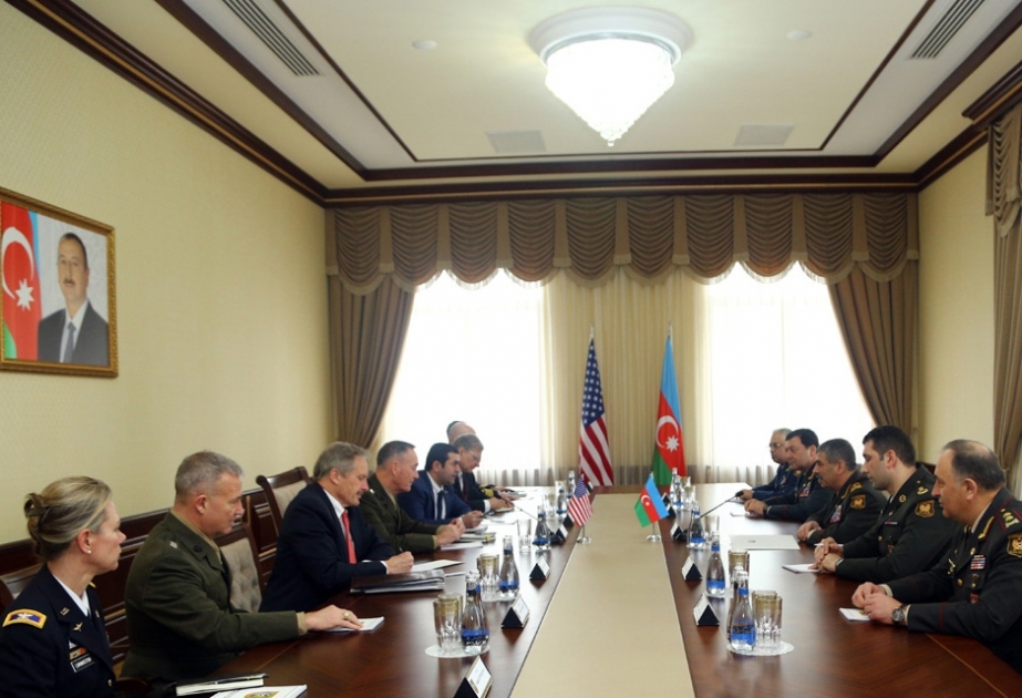Aserbaidschan und Vereinigte Staaten diskutieren über militärische Zusammenarbeit