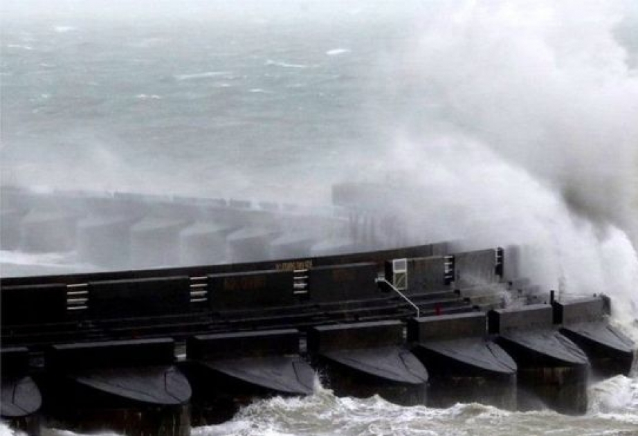 “Doris” qasırğası Britaniyada nəqliyyatın hərəkətini pozub