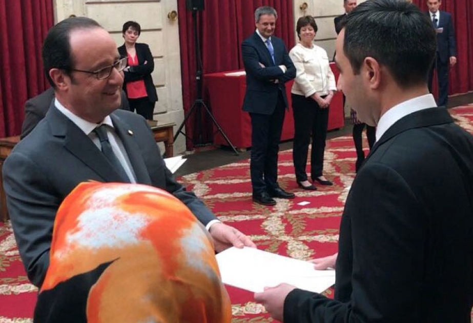 Посол Азербайджана в Испании вручил свои верительные грамоты Президенту Франции, со-князю Андорры Франсуа Олланду