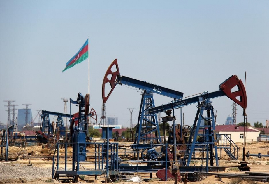 Цена барреля азербайджанской нефти превысила 57 долларов