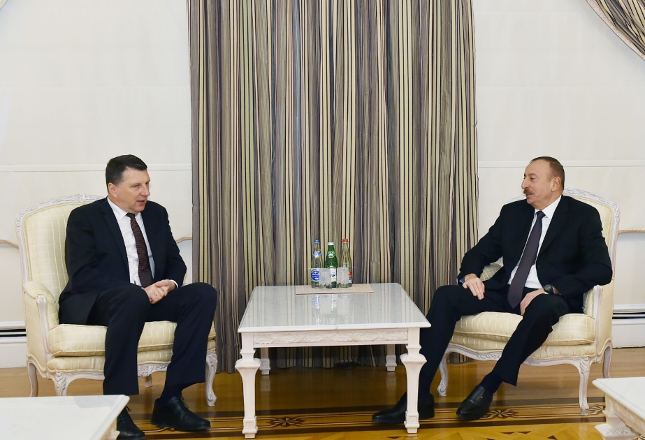 Präsident Ilham Aliyev trifft sich mit Präsident Lettlands Raimonds Vējonis VIDEO