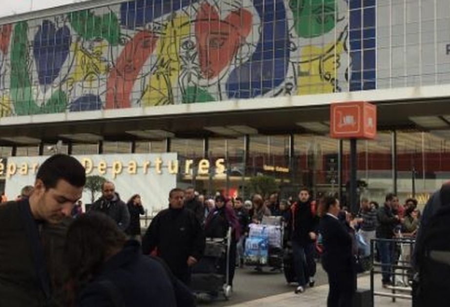 Аэропорт «Орли» в Париже полностью эвакуирован после перестрелки