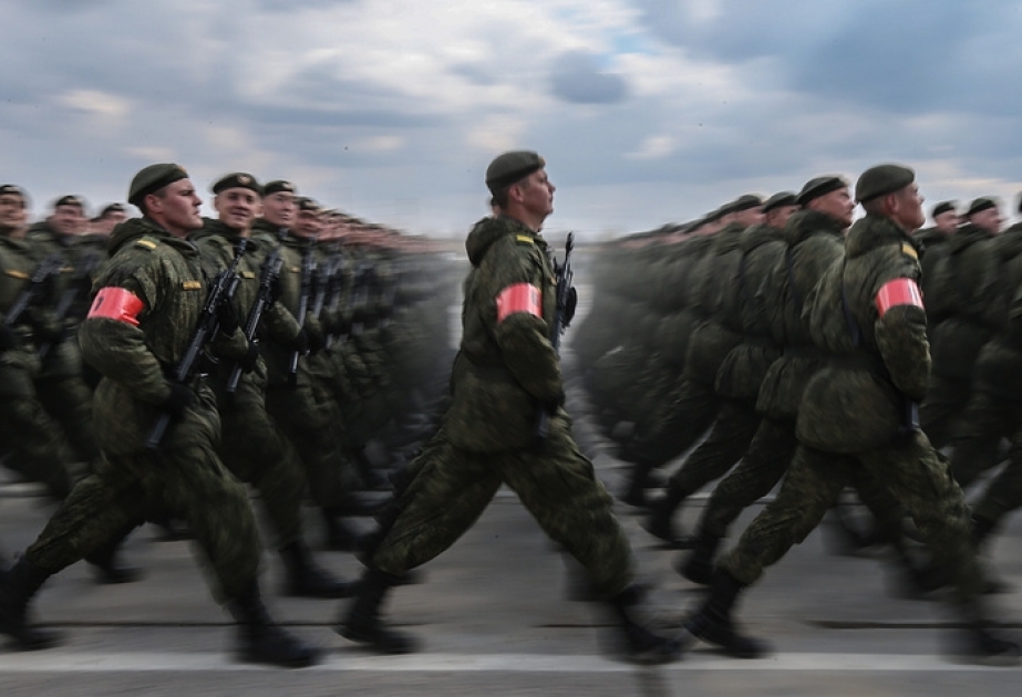 Vladimir Putin Rusiya Silahlı Qüvvələrinin sayını artırıb