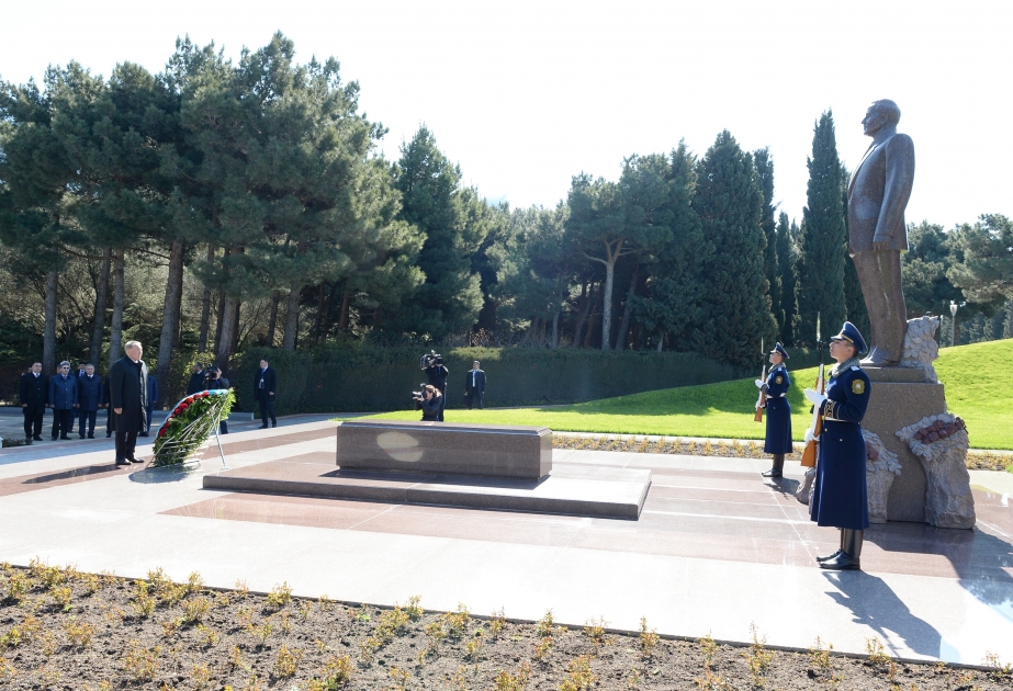 Kazakh President visits National Leader Heydar Aliyev's grave in Alley of Honors