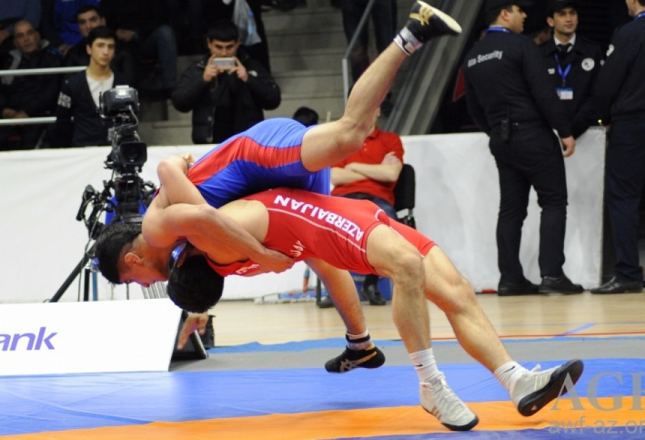 مصارعون أذربيجانيون ينافسون في البطولة الدولية في بلغاريا