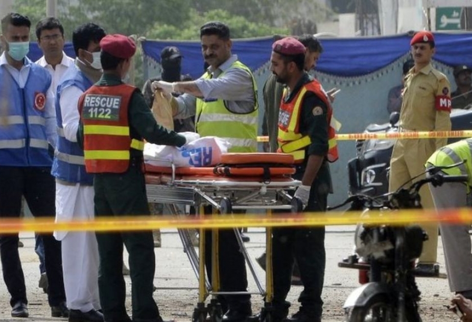 Suicide bombing in Lahore kills 6, Pakistan Taliban claims attack