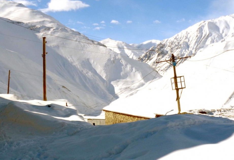 Высота снежного покрова в селе Хыналыг Губинского района достигла 30 сантиметров
