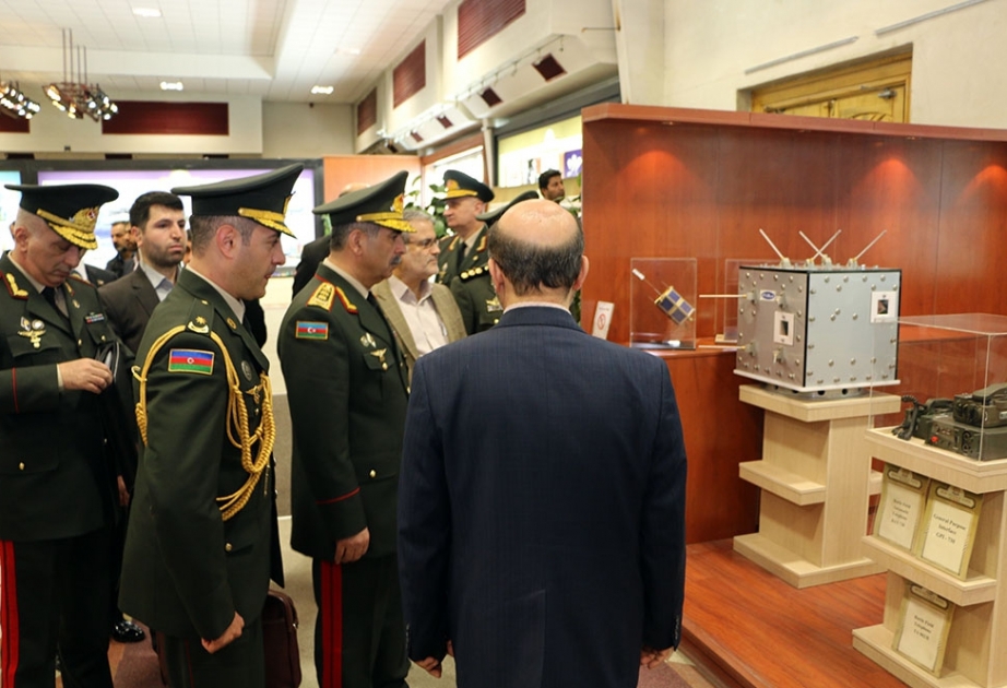 Azerbaijani delegation visits exhibition of achievements of Iran's defense industry