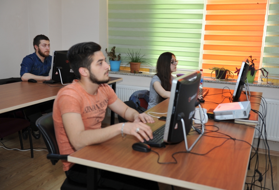 “Coders Azerbaijan” veb-proqramlaşdırmanı tədris edir