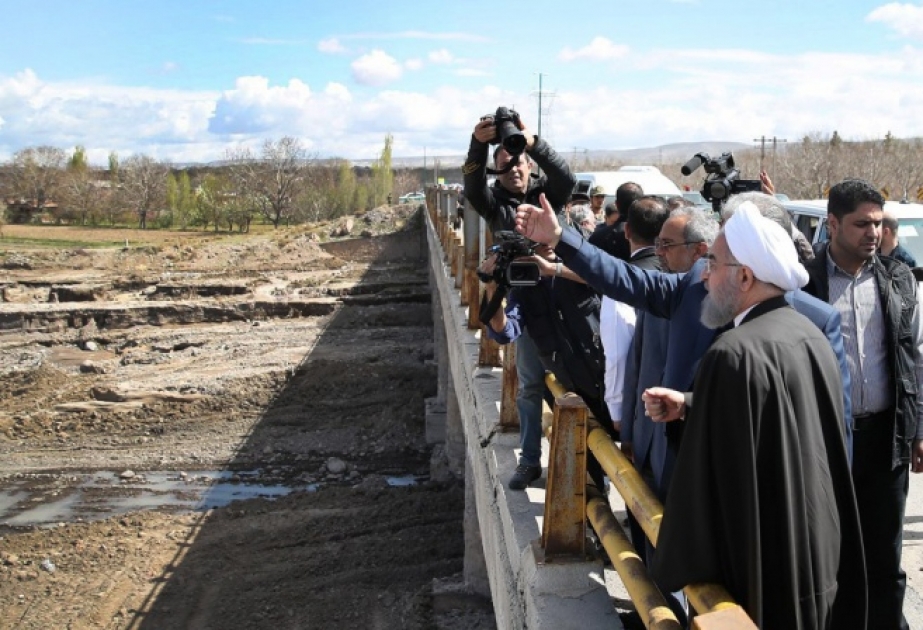 İran Prezidenti Şərqi Azərbaycan vilayətində təbii fəlakət zonasına baş çəkib