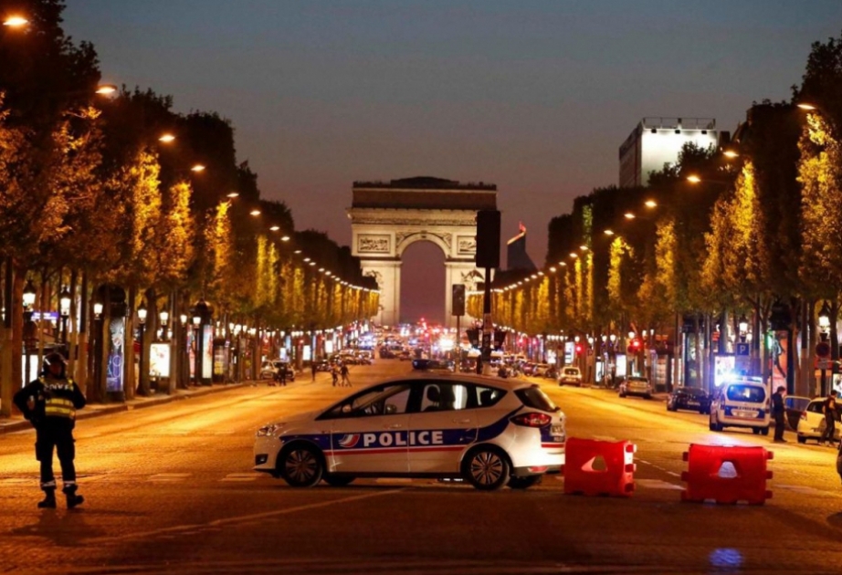 Fransa Prezidenti Parisdə törədilən hadisənin terror aktı olduğunu deyib