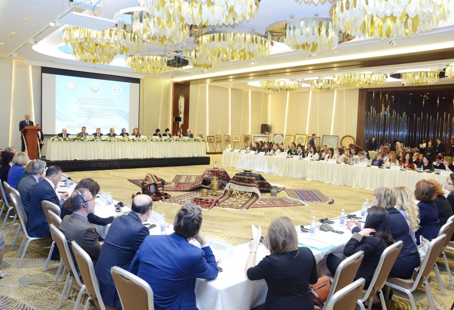 В Баку проходит международная конференция, посвященная развитию женского предпринимательства ВИДЕО