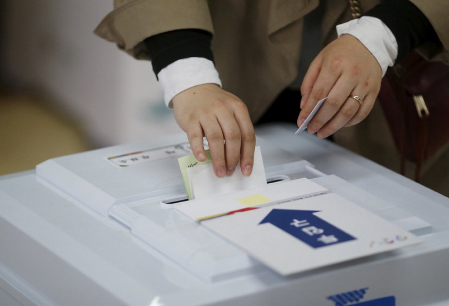 Record number of S. Koreans participate in early presidential voting