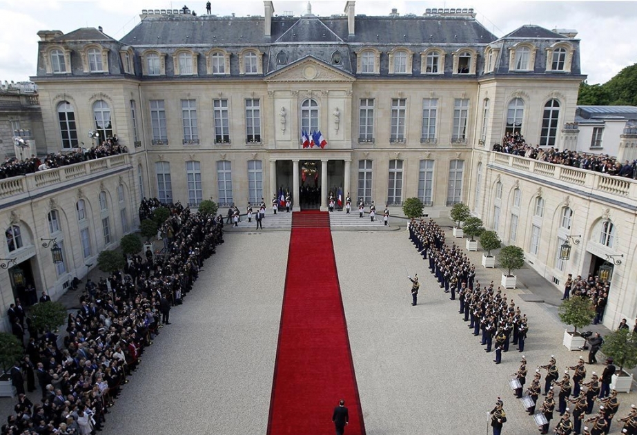 Fransanın yeni Prezidenti Yelisey sarayının açarlarını təhvil alıb