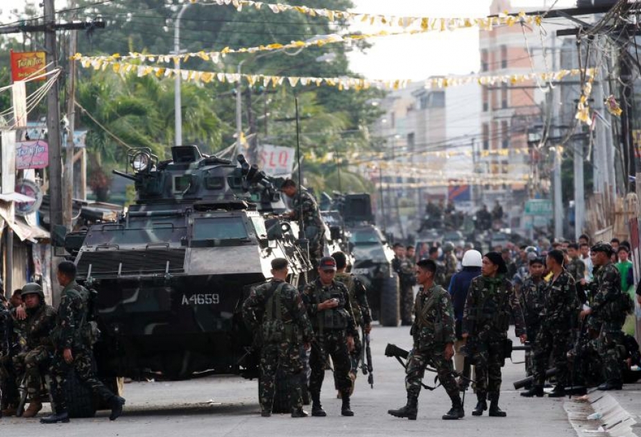 19 dead as troops fight ISIL-linked groups in Philippines