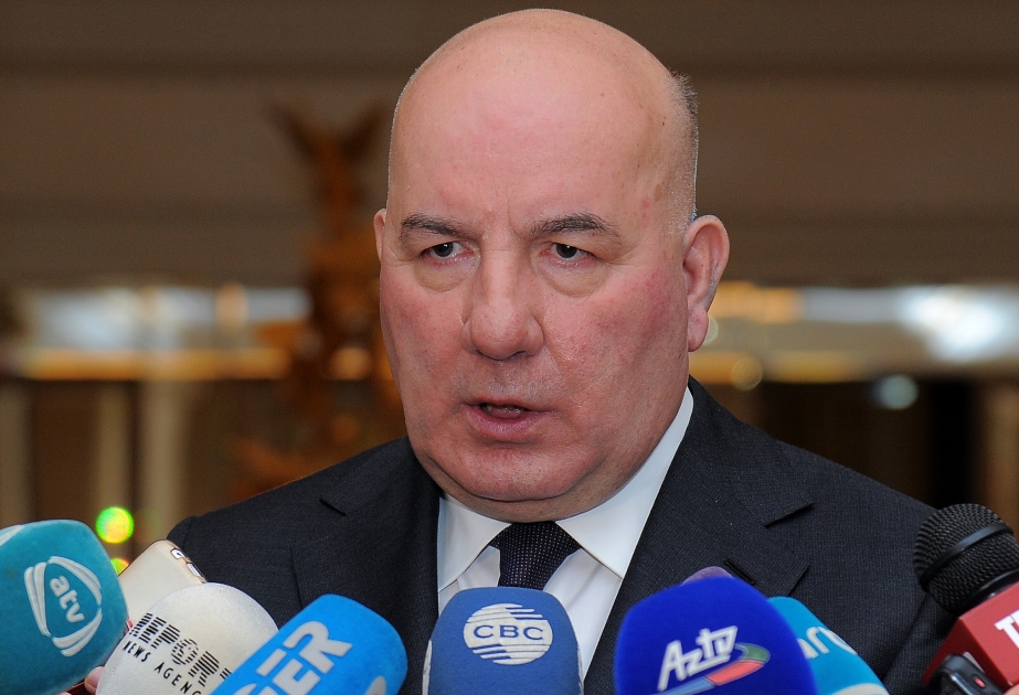 رستموف: لن تؤثر إعادة هيكلة البنك الأذربيجاني الدولي على صرف العملة الوطنية
