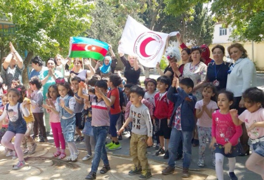 Azərbaycan Qızıl Aypara Cəmiyyəti uşaqları sevindirib