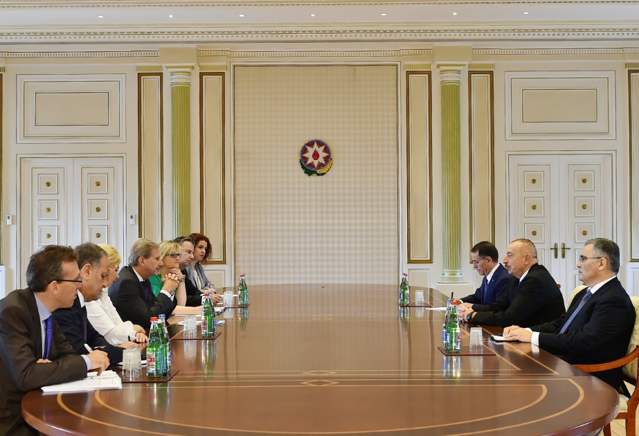Entretien du président Ilham Aliyev avec une délégation menée par le Commissaire européen Johannes Hahn VIDEO