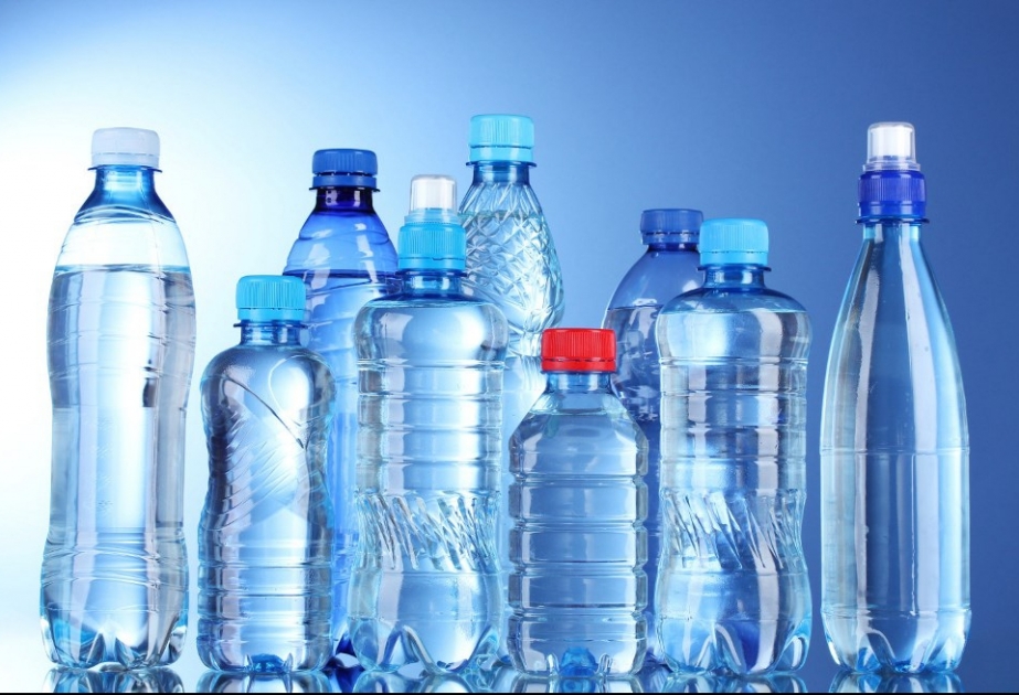 Специалисты запретили повторно использовать пластиковые бутылки