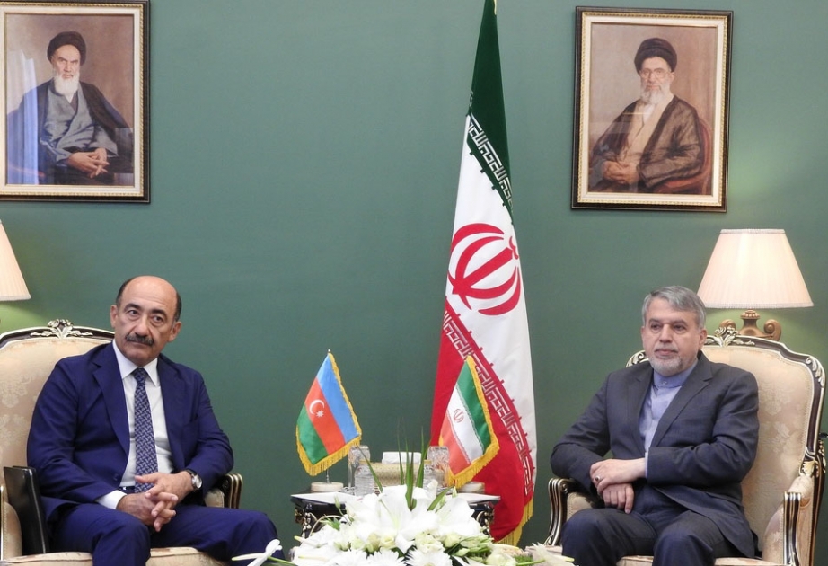 وزيرا الثقافة الأذربيجاني والإيراني يلتقيان في طهران