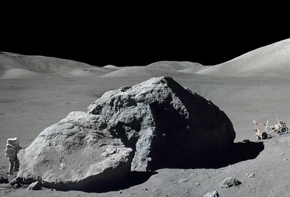 İçində Aydan götürülmüş toz olan çanta 1 milyon 800 min dollara satılıb