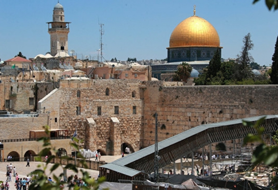 إسرائيل تمنع الرجال دون الخمسين من دخول القدس