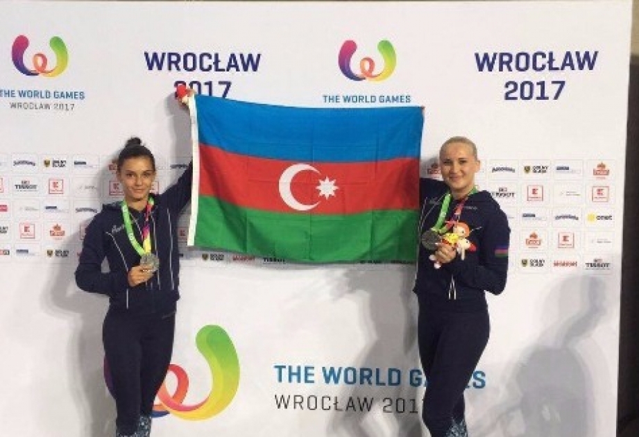 阿塞拜疆女子队获得银牌