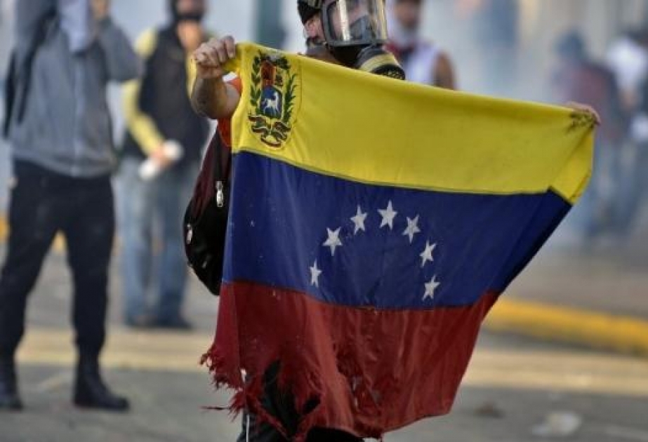 Peru Venesuelanın səfirini ölkədən qovub