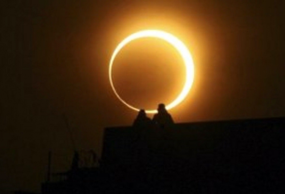 Тысячи жителей Вашингтона и окрестностей смогли увидеть частичное солнечное затмение ВИДЕО