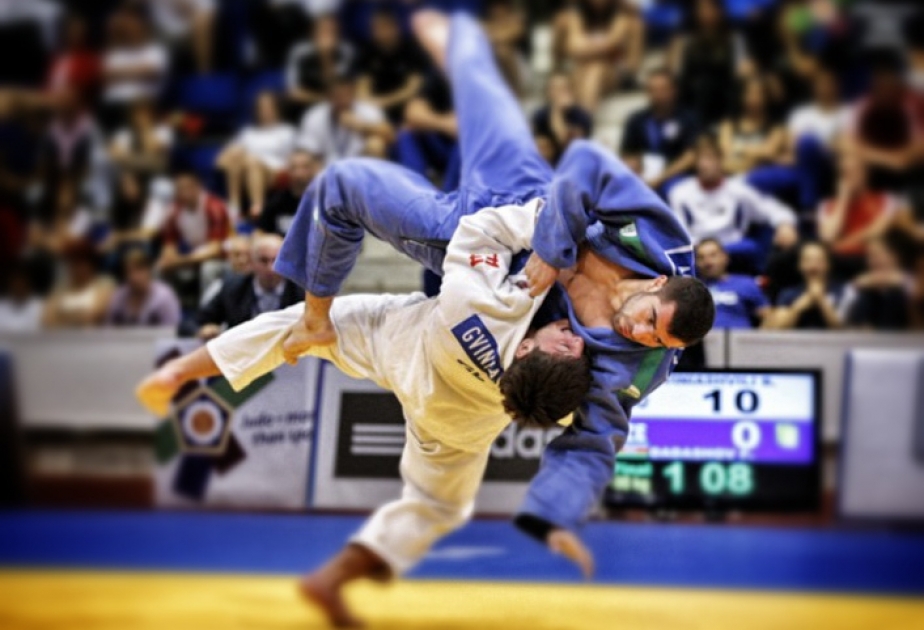 菲鲁金·达达谢夫在台北世界大学生运动会上获得铜牌