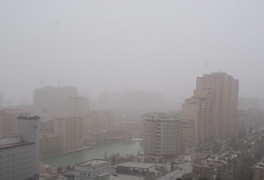 Наблюдаемый в Баку и на Абшеронском полуострове пыльный туман проник с территории Туркменистана ВИДЕО