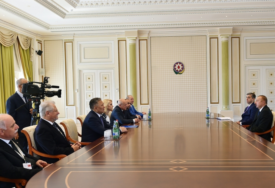 伊利哈姆·阿利耶夫总统接见出席巴库独联体成员国财务管制高层机构理事会会议的代表团