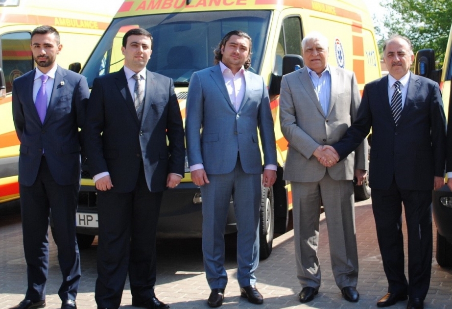 Азербайджанский предприниматель в Латвии передал в дар нашей стране карету скорой помощи