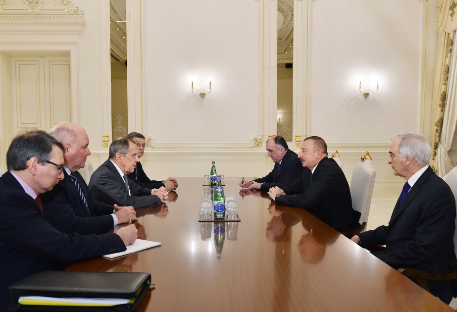 Le président Ilham Aliyev a reçu une délégation menée par le chef de la diplomatie russe VIDEO