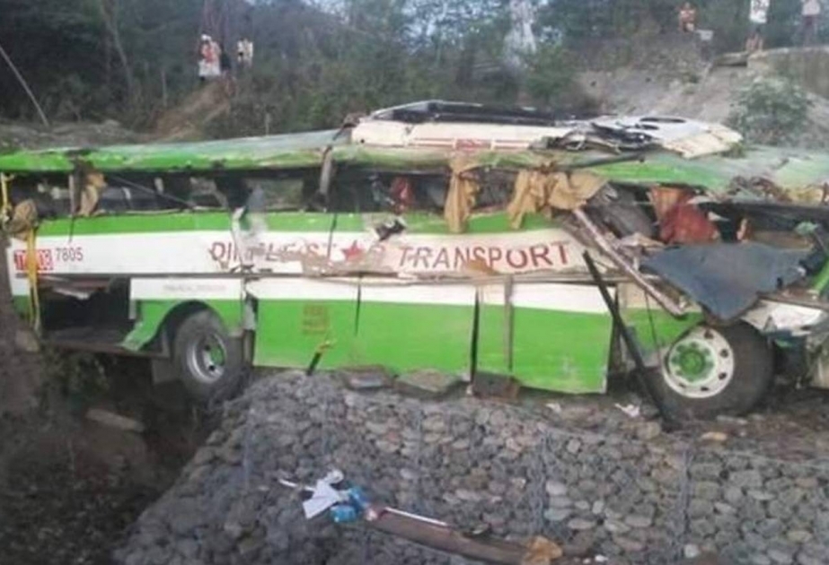 19 dead as bus plunges off Philippine cliff