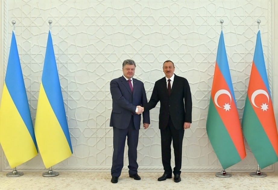 Petro Poroschenko gratuliert Präsident Ilham Aliyev