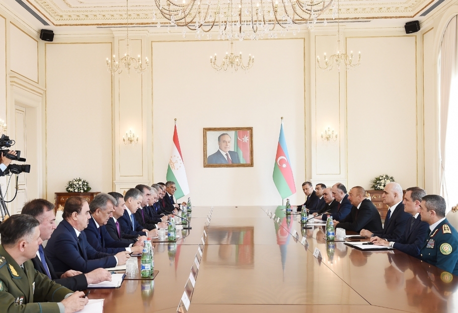 Entretien des présidents azerbaïdjanais et tadjik élargi aux délégations VIDEO