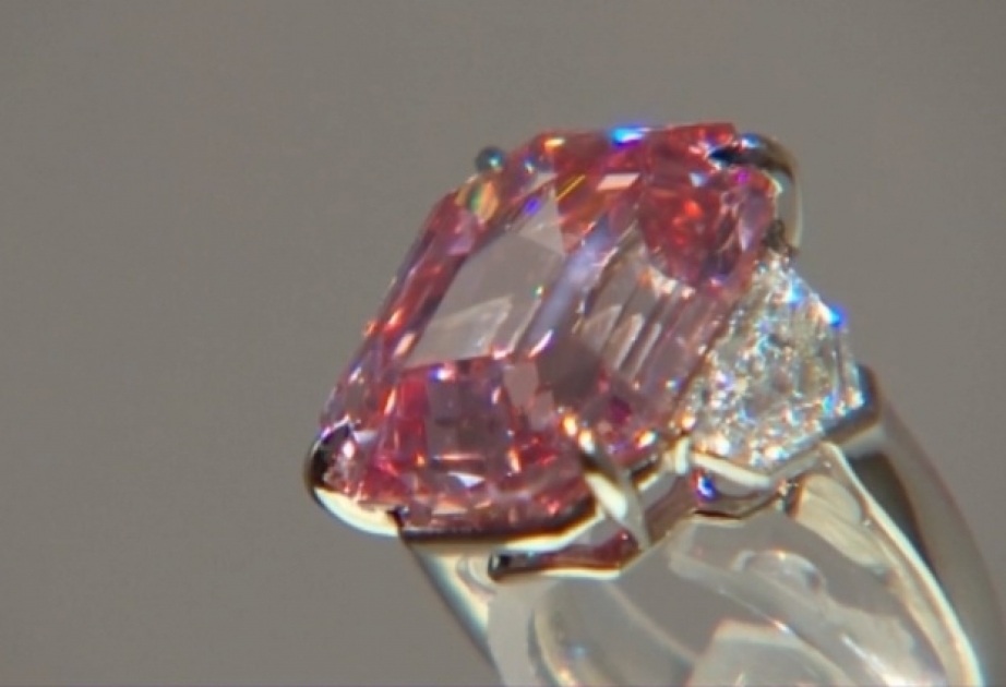 Редчайший розовый бриллиант продали на аукционе за 50 миллионов долларов
