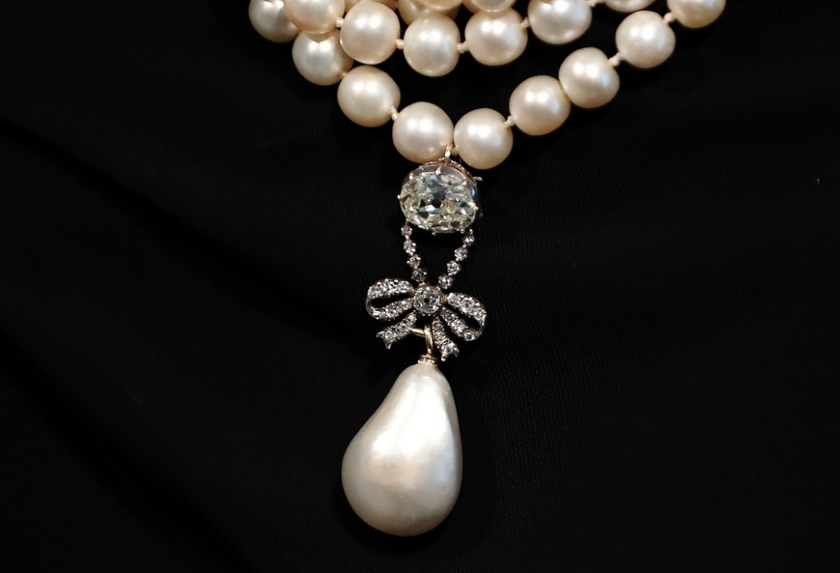 Marie Antoinette pearl reaps record $36 million, with fees