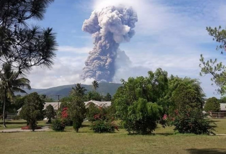 İndoneziyanın Sulavesi adasındakı Soputan vulkanı püskürüb