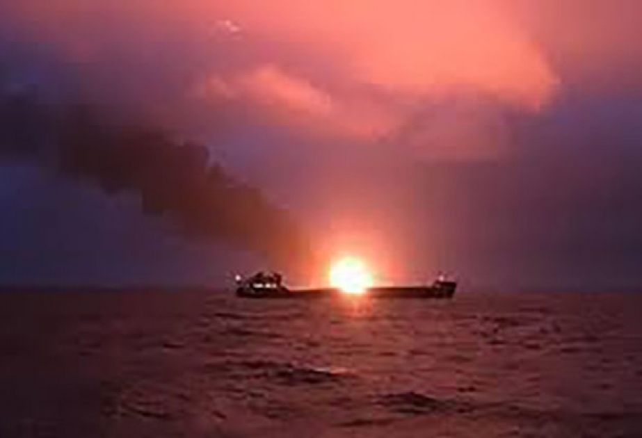 Kerç boğazında iki gəmi yanıb, azı 14 nəfər həyatını itirib