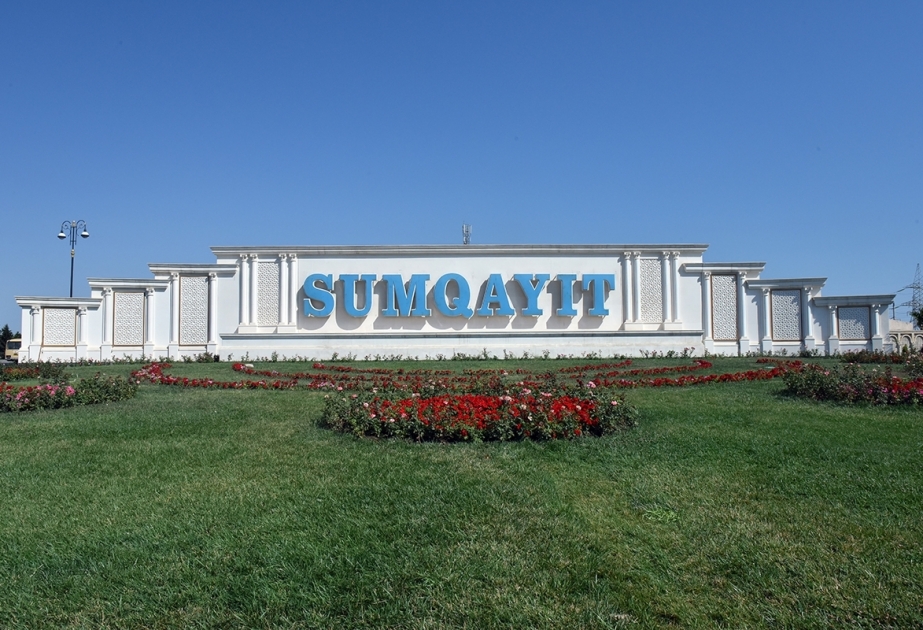 Präsident Ilham Aliyev stellt Geldmittel für bauliche Gestaltung und Straßenbau in Sumgayit bereit