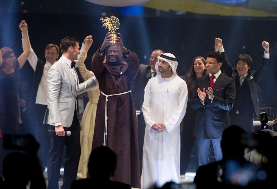 Dubayda “dünyanın ən yaxşı müəlliminə” 1 milyon dollar təqdim edilib