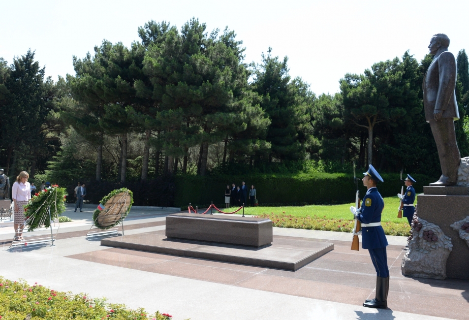 Le vice-Première ministre bulgare rend hommage à Heydar Aliyev et aux martyrs à Bakou