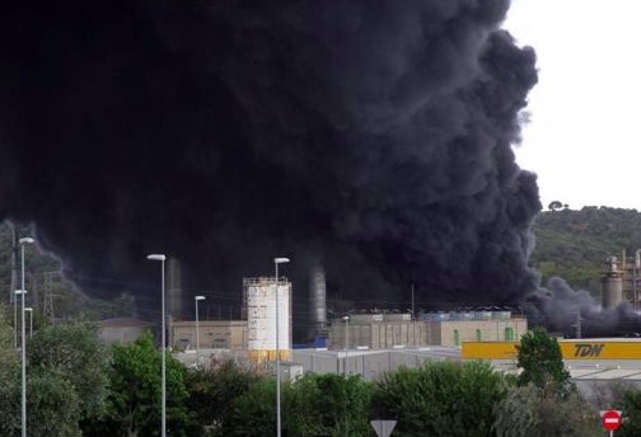 В Андалусии загорелся нефтеперерабатывающий завод