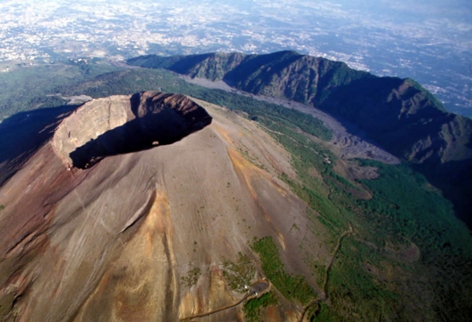 İtaliyada Vezuvi vulkanının virtual sərgisi nümayiş olunur